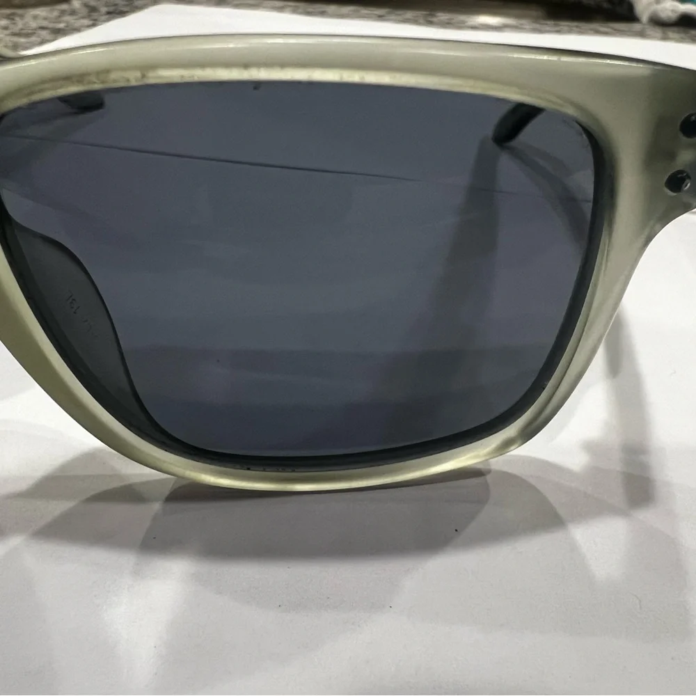 OO2048-05 Oakley Holbrook LX Green Sunglasses - Picture 4 of 5